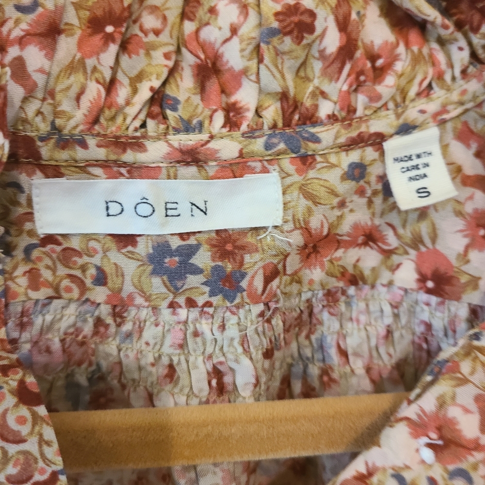 Doen Floral Blouse in Pink and Red - Picture 5 of 7